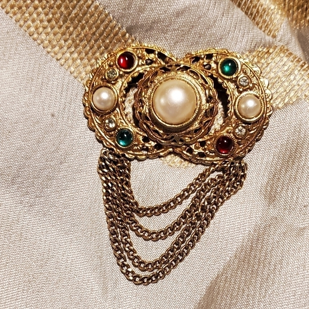 1980s Vintage Gold Plated Faux Pearl Gemstone Brooch